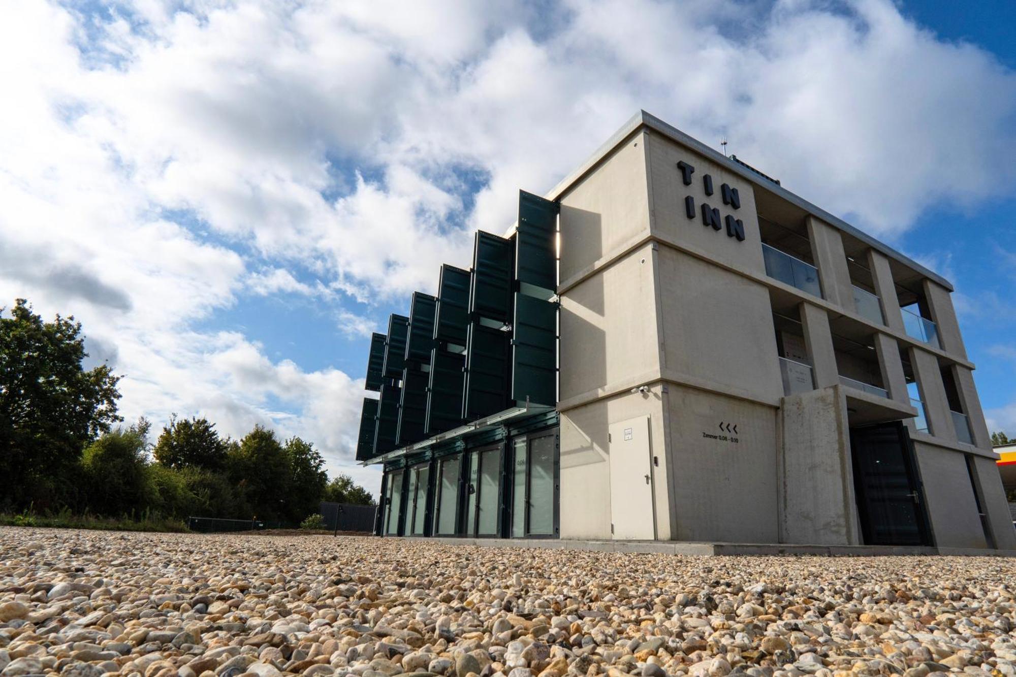 Tin Inn - Heinsberg - Das Hotel Aus Hochwertig Ausgebauten Ueberseecontainern エクステリア 写真